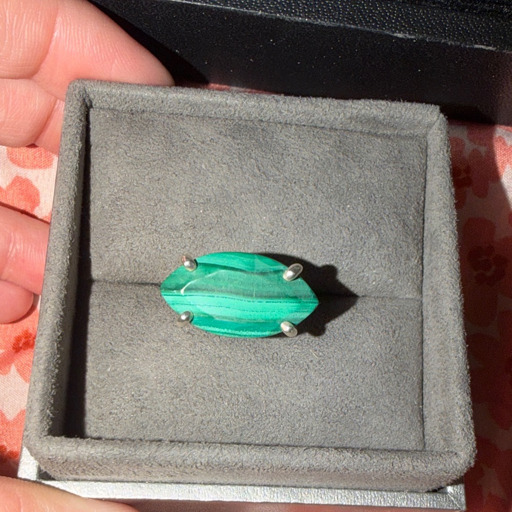 Elegant Malachite Stone Ring - image 1